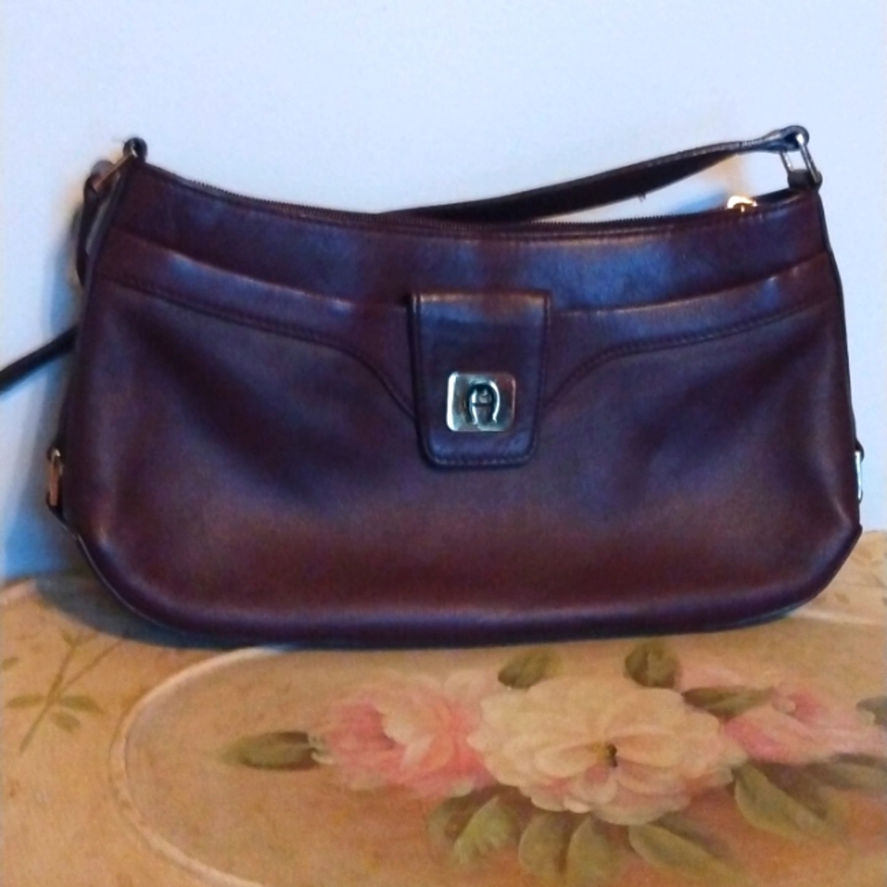 Vintage genuine brown leather puse
